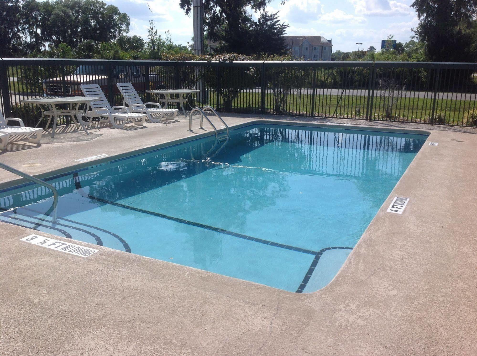 Super 8 By Wyndham Brunswick South I-95 Motel Buitenkant foto